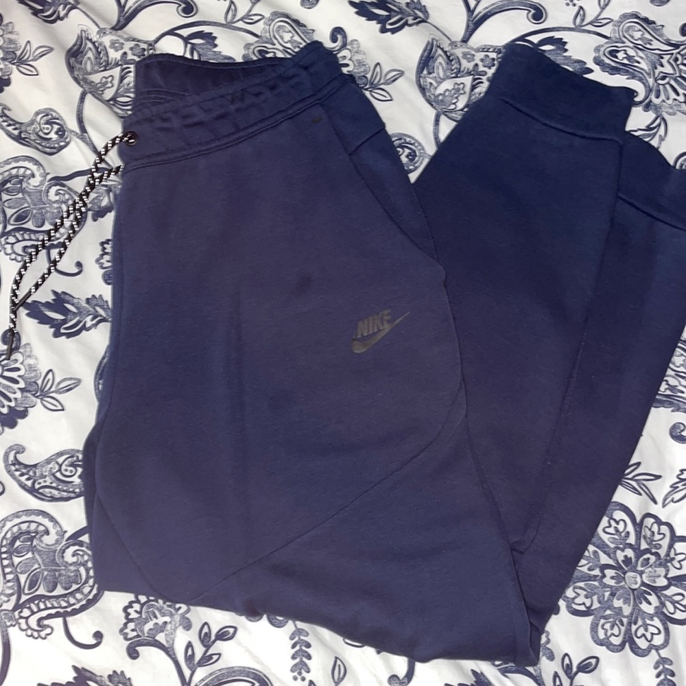 Navy Nike tech sweatpants